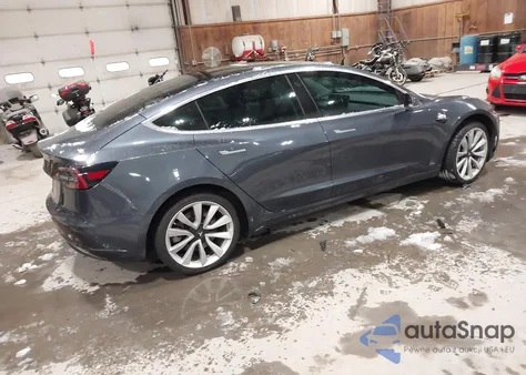 2018 Tesla Model 3 Long Range/Mid Range z USA, uszkodzony, nr VIN 5YJ3E1EA2JF154816